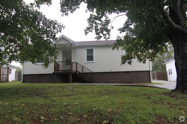 Building Photo - 3 Bedroom Home For Rent Near Downtown Clar...