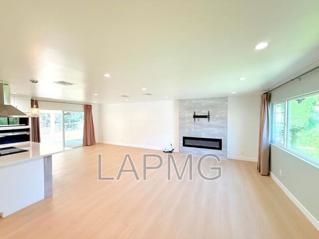 Photo - 10839 Fellows Ave