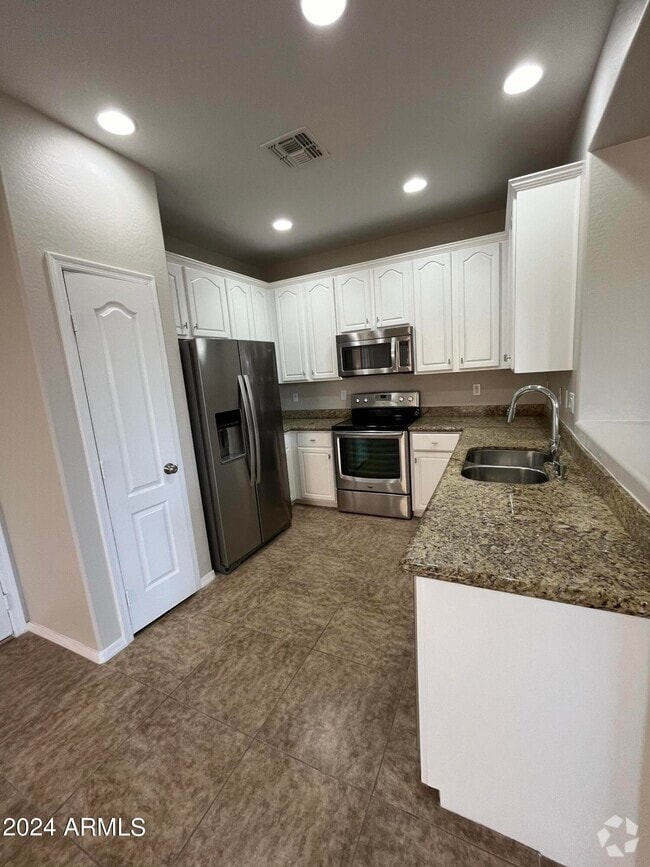 Building Photo - 7132 S 7th Ln Rental