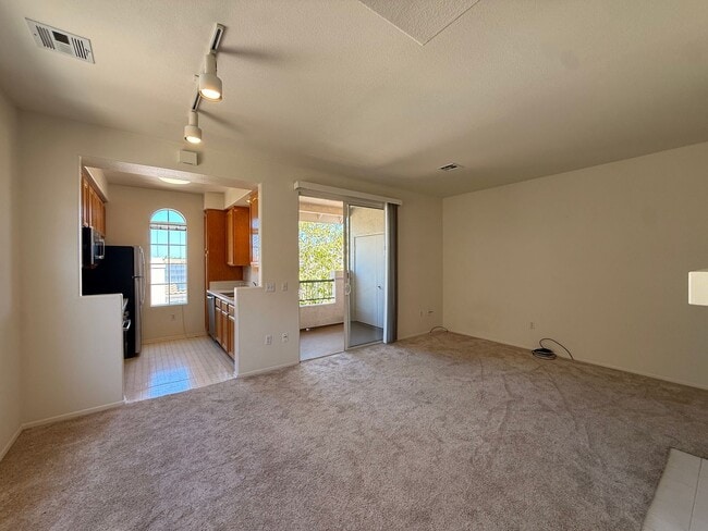 Photo - Great 1 BR/1 BA in the Mirabella community of Mira Mesa! Unidad 54