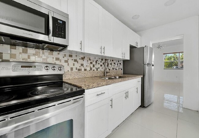 Building Photo - 2902 NW 11th St Unit 2B