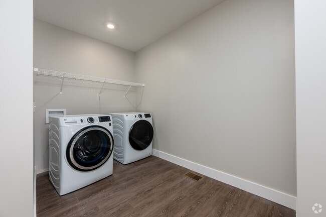 2BR, 2.5BA - 1,561SF - Laundry
