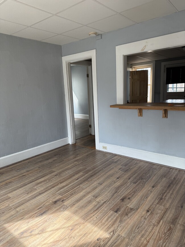 Building Photo - 454 Colchester Ave