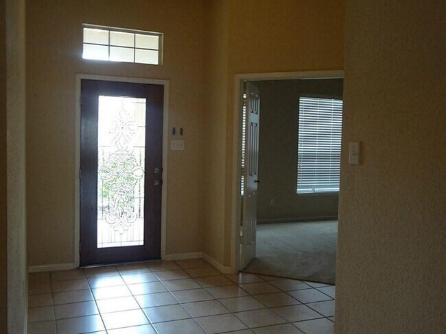 Photo - 6027 Schaumburg Dr