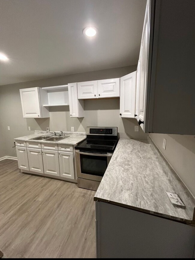 Photo - Beautifully Renovated 3 bedroom house!