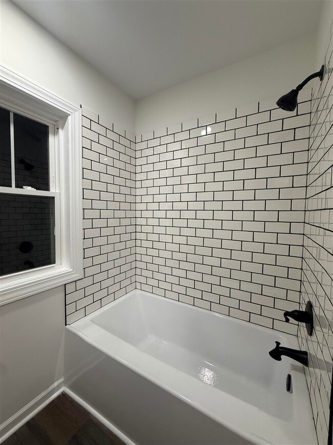 Photo - 1359 Park St