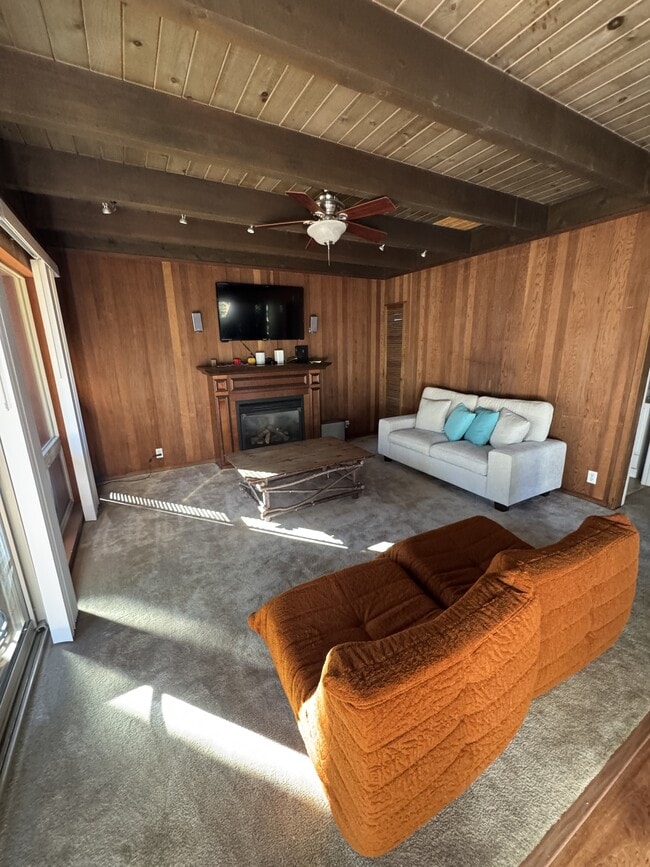 Photo - 860 Gardner St