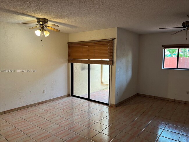 Photo - 463 SE 14th St Unidad 463