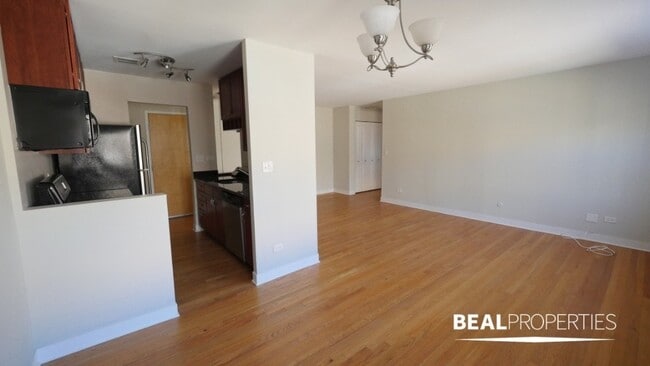 Building Photo - 625 W Wrightwood Ave Unit 1 Rental