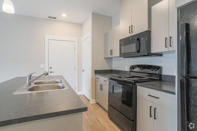 1 BR, 1 BA - 725 SF