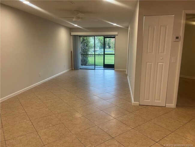 Photo - 1985 NE Collins Cir Unit 2-30