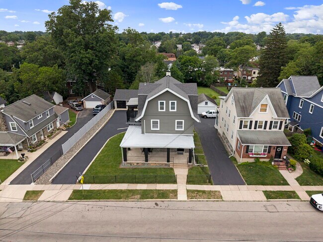 Photo - 660 Loraine St Unit 1