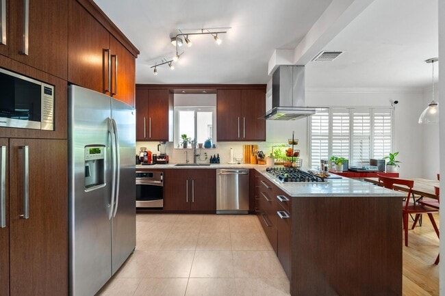 Photo - 9025 Dickens Ave