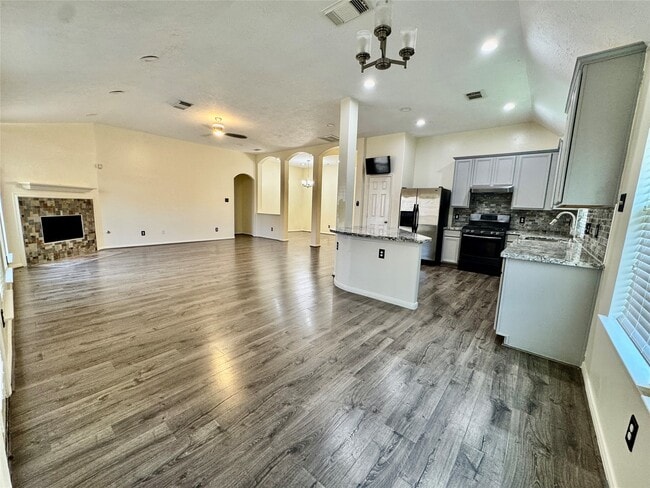 Photo - 7617 Waterlilly Ln