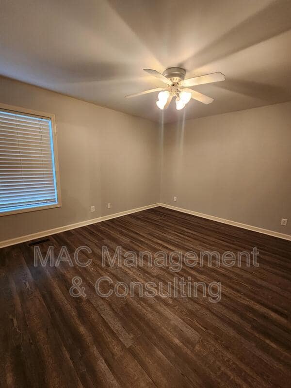 Photo - 919 Nottingham Dr Unit Apt B