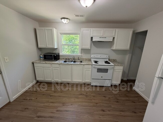 Photo - 2320 Shade Tree St Unit 1