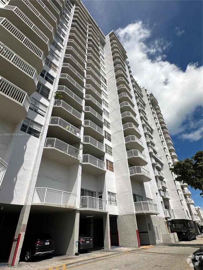 Building Photo - 18031 Biscayne Blvd Unit 803 Rental