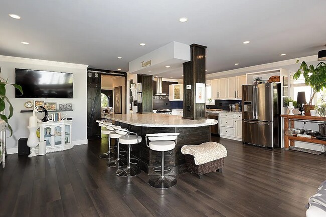 325 24th St W Unit Luxury 4 Bedroom House