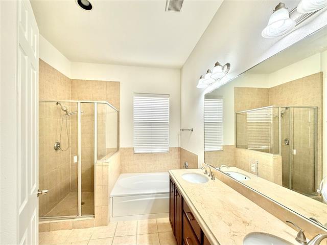 Photo - 2008 Grove Park Ln