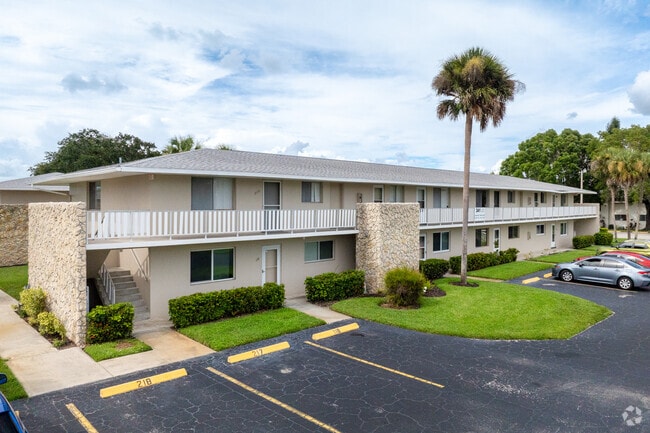 Alt Photo Angle - The Fairways II