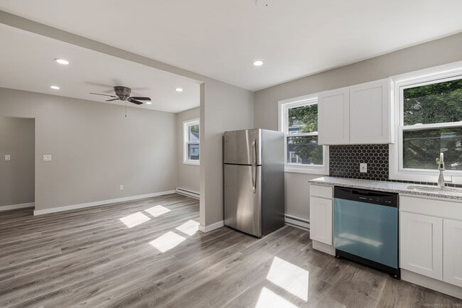 Photo - 121 Hillview Ave Unidad D