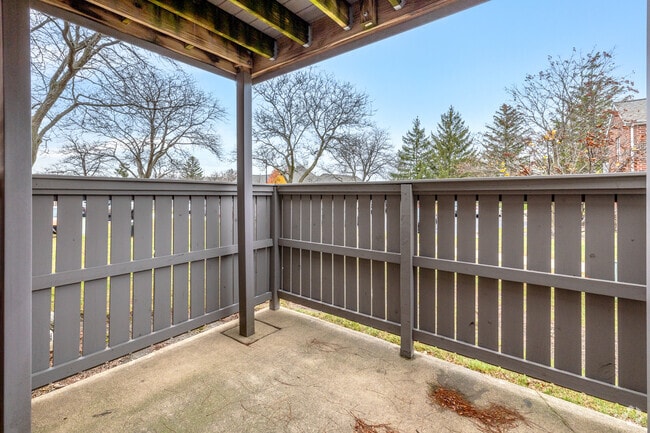 1BR, 1BA - 753SF - Balcony