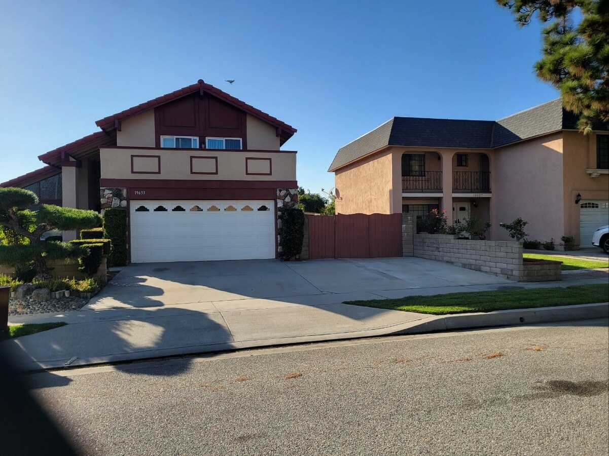 Photo - 19633 Nicholas Ave