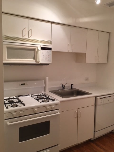 Photo - 1440 W School St Unit Garde