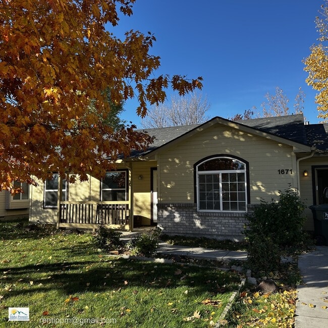 Photo - 1671 Klemmer Ave N