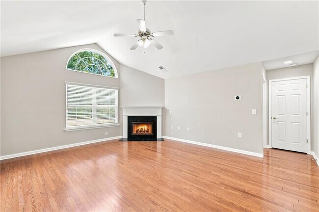 Photo - 3204 Village Ln