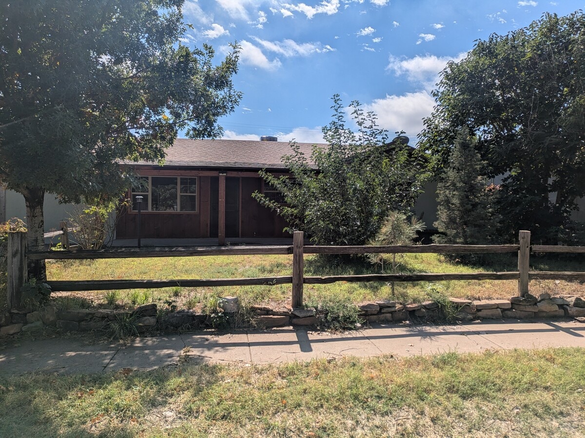 Photo - 129 Circle Dr