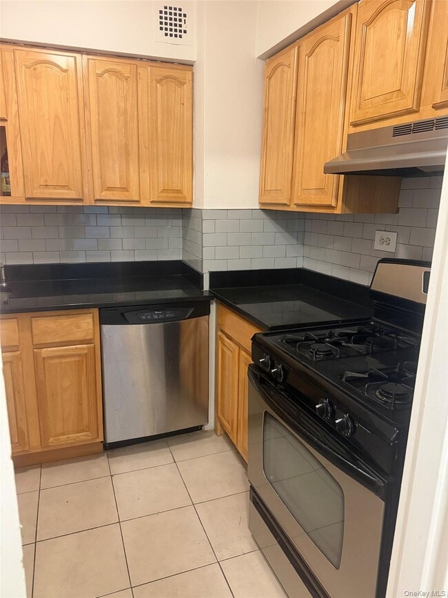 Building Photo - 67-41 Burns St Unit 417