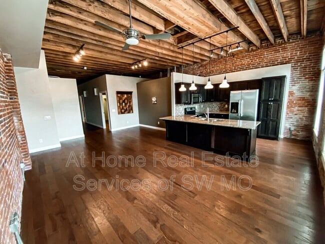 Building Photo - 412 South Ave Unit #202