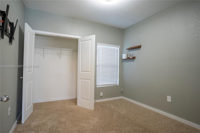 Photo - 528 NE 1st St