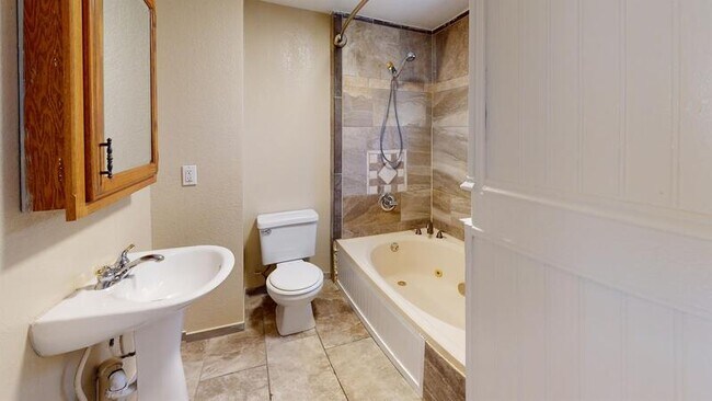 Photo - 222 E Harrison St