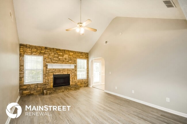 Photo - 570 Freeman Dr