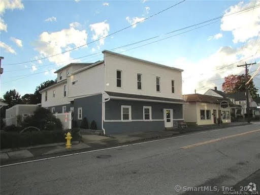 Building Photo - 243 N Elm St Unit 1 Rental