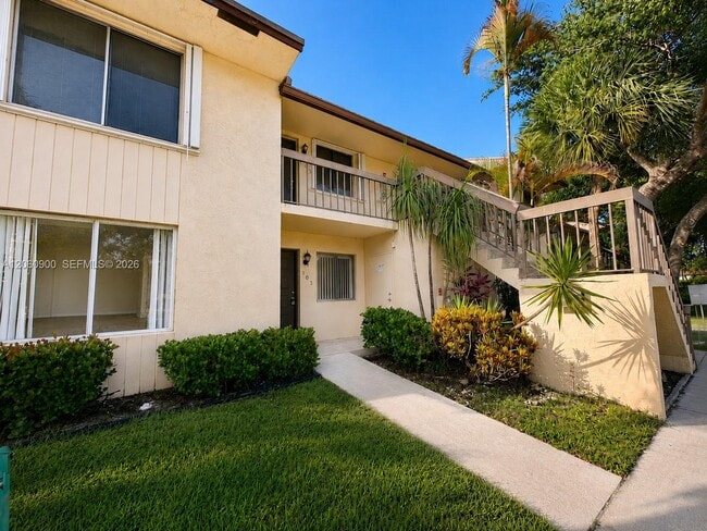 Building Photo - 6585 Somerset Dr Unit 103