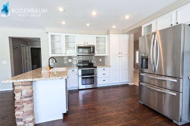 Building Photo - 1855 W Mockingbird Dr