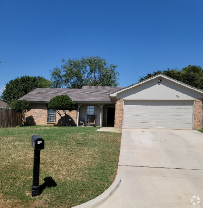 Building Photo - Cozy in the Culdesac 3/2/2 in Burleson Rental