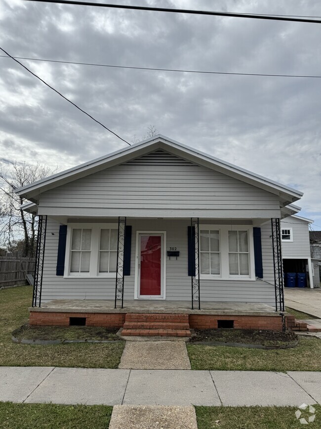 Building Photo - 302 E South 1st St Rental