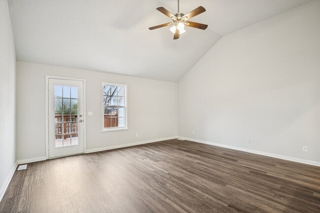 Photo - 205 Christine Dr