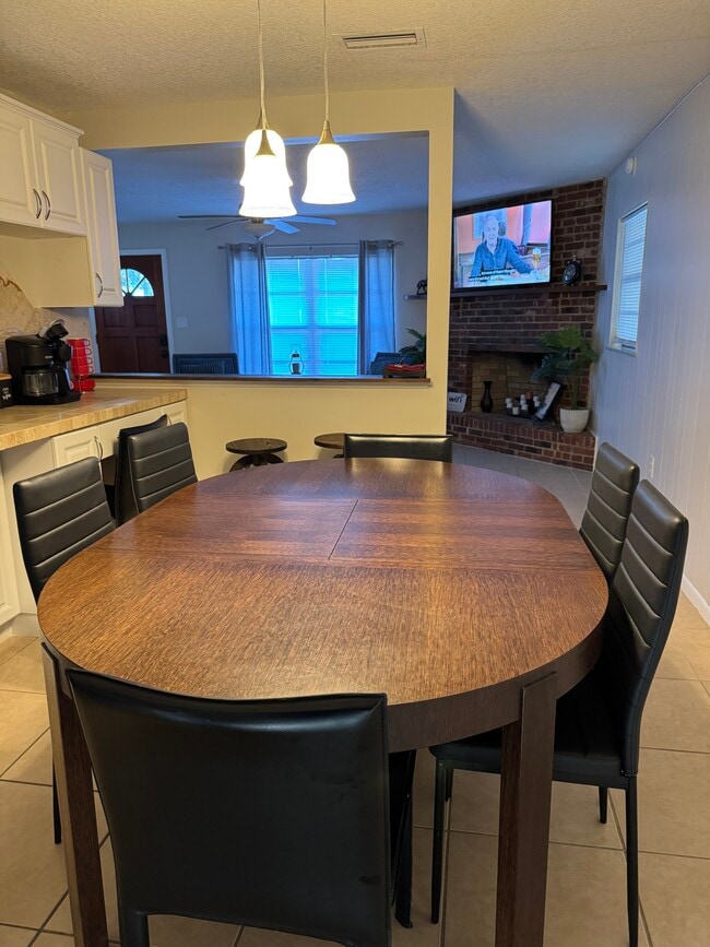 Photo - 629 NE 18th Ave