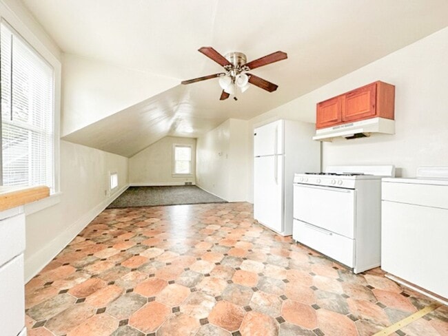 Building Photo - 123 S Clay St