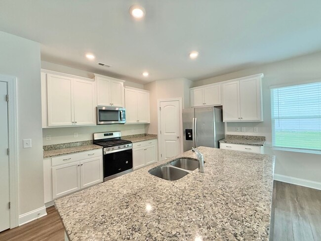 Photo - **OFFERING WAIVED APPLICATION FEES** Moder...