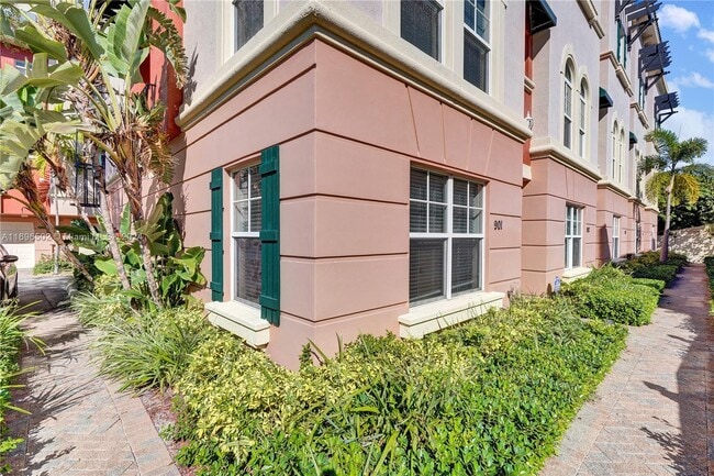 Photo - 1033 NE 17th Way Unit #901