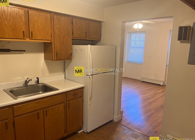 Building Photo - 2 Melrose St Unit 3 Rental