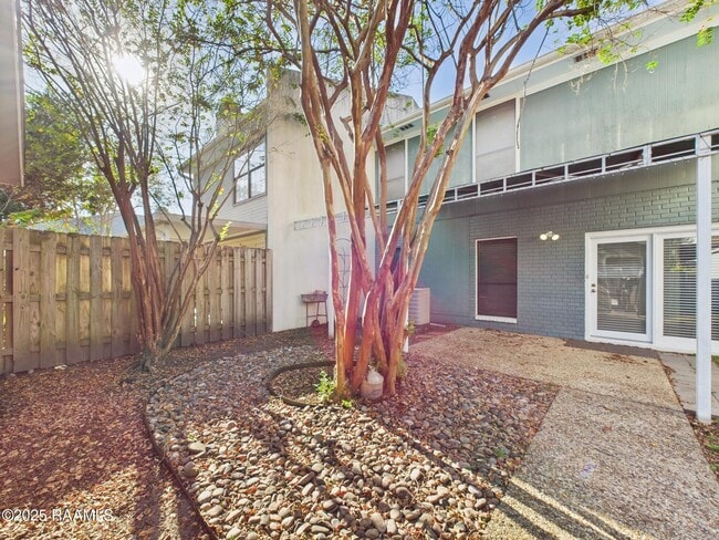 Photo - 19 Courtyard Cir