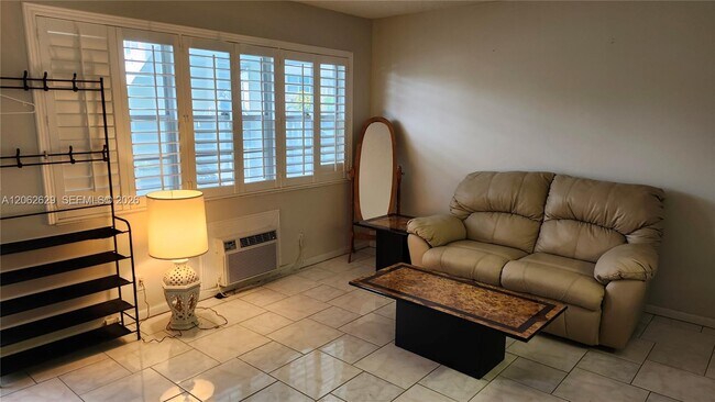 Photo - 376 Durham Cir