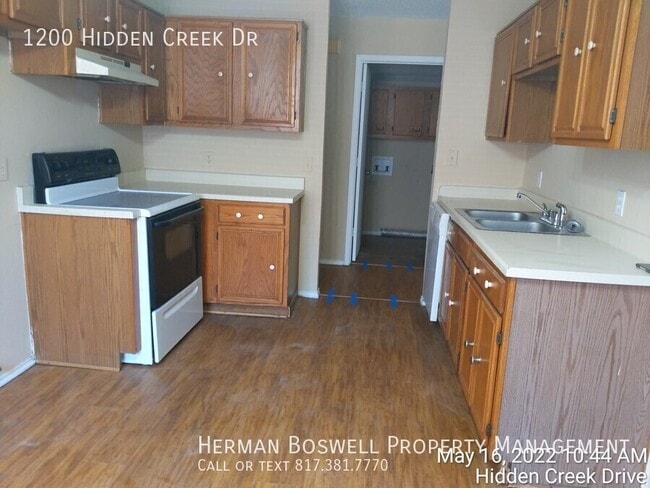 1200 Hidden Creek Dr